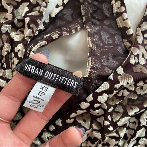 Urban Outfitters Brown and Gold Cheetah Print Plunge Neck Crop Top Tank - Picture 6 of 8